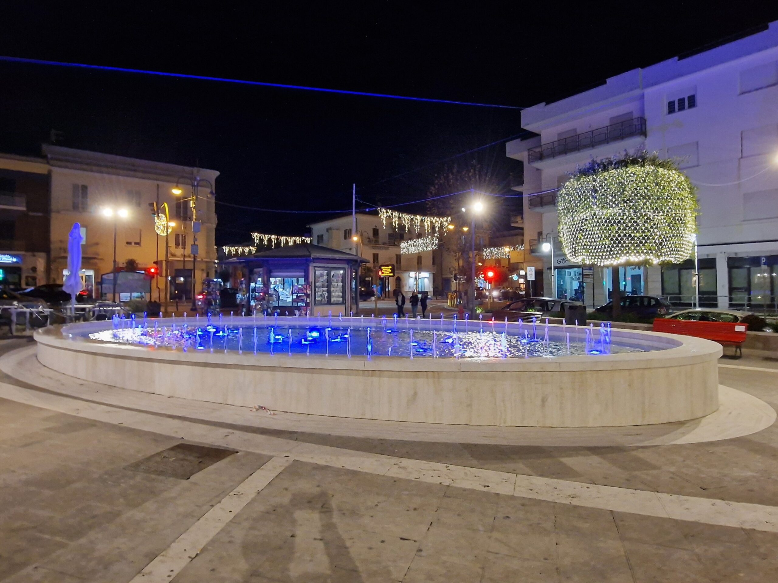 Vista Fontana notturna con sistema illuminazioni acceso